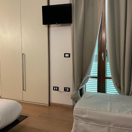 Elegante Camera Matrimoniale Con Balcone A 500 Mt Dal Mare Marina Di Carrara Exteriör bild