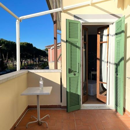 Elegante Camera Matrimoniale Con Balcone A 500 Mt Dal Mare Marina Di Carrara Exteriör bild