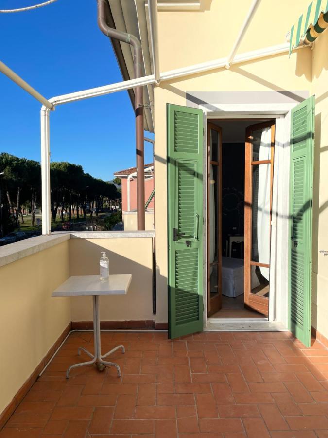 Elegante Camera Matrimoniale Con Balcone A 500 Mt Dal Mare Marina Di Carrara Exteriör bild